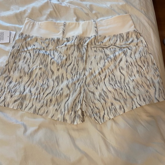 Athleta brand new pair of shorts.  Perfect for summer. - Picture 2 of 8